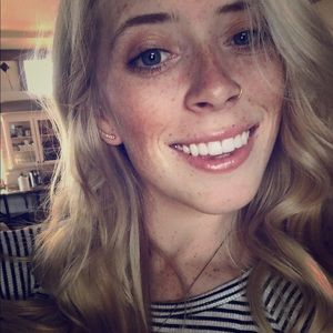 Meet your Posher, Halea